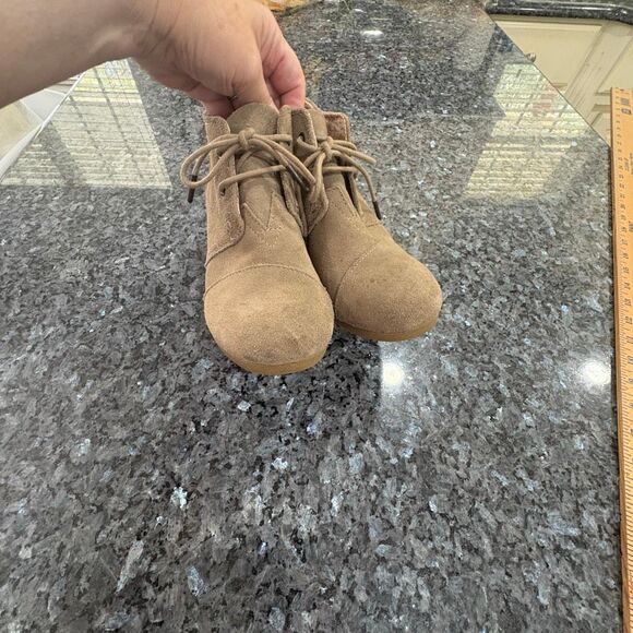 TOMS Desert Wedge Booties Women’s Size 6.5 – Taupe Suede Lace-Up Ankle Boots - Picture 9 of 11